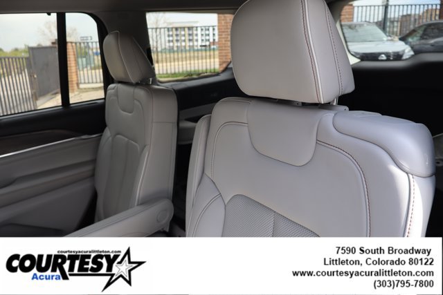 Used 2022 Jeep Grand Cherokee L Overland w/ Luxury Tech Group IV AWD/4WD image 26