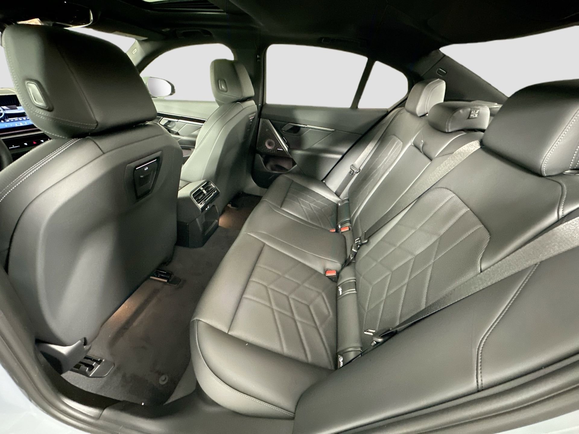 New 2026 BMW 530i xDrive w/ M Sport Package image 26