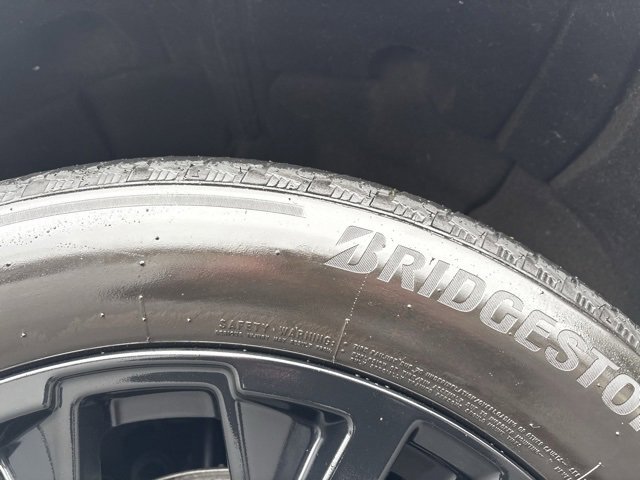 Used 2024 GMC Yukon XL SLT w/ SLT Premium Package image 13