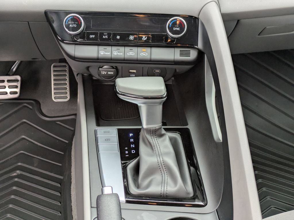 Used 2025 Hyundai Elantra Sport FWD image 16