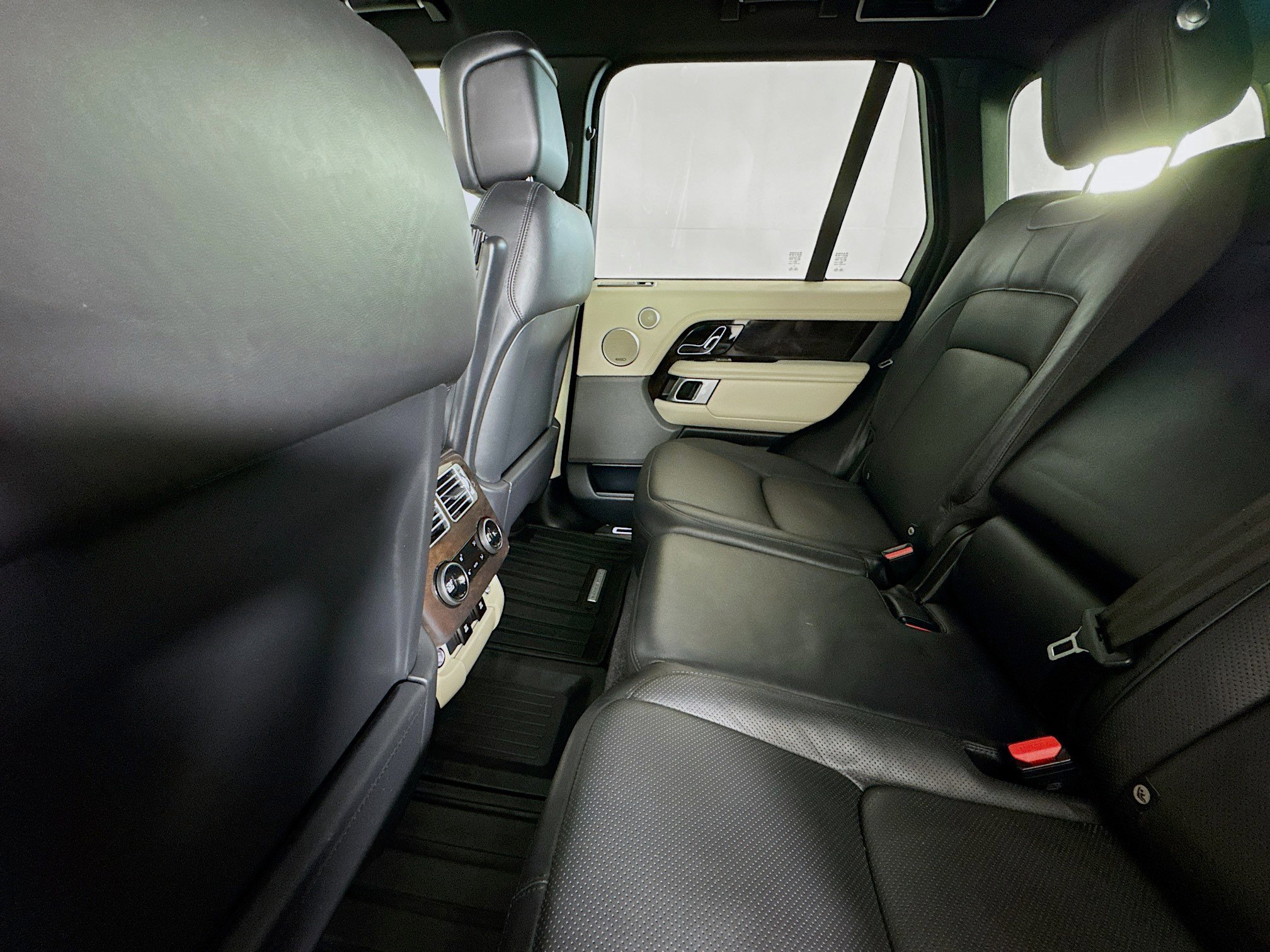 Used 2019 Land Rover Range Rover HSE image 24