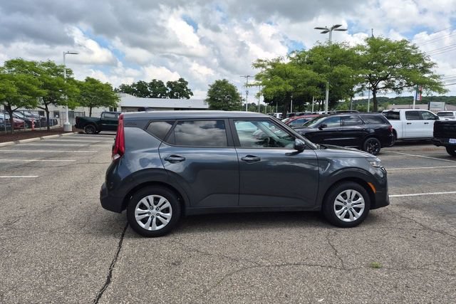 Used 2022 Kia Soul LX FWD image 2