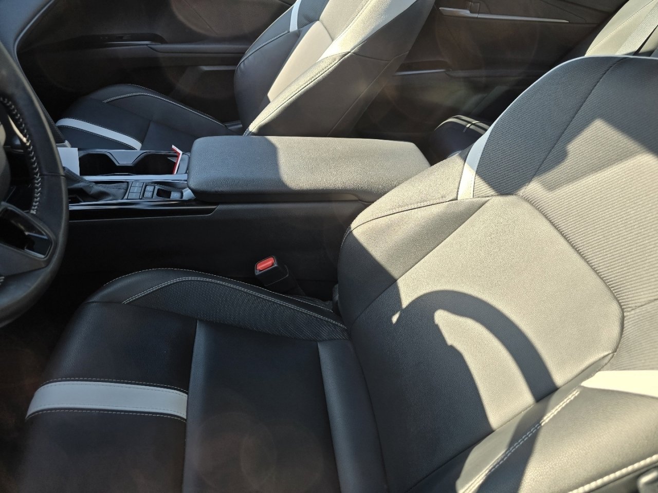 Used 2025 Toyota Camry SE w/ Convenience Package image 19