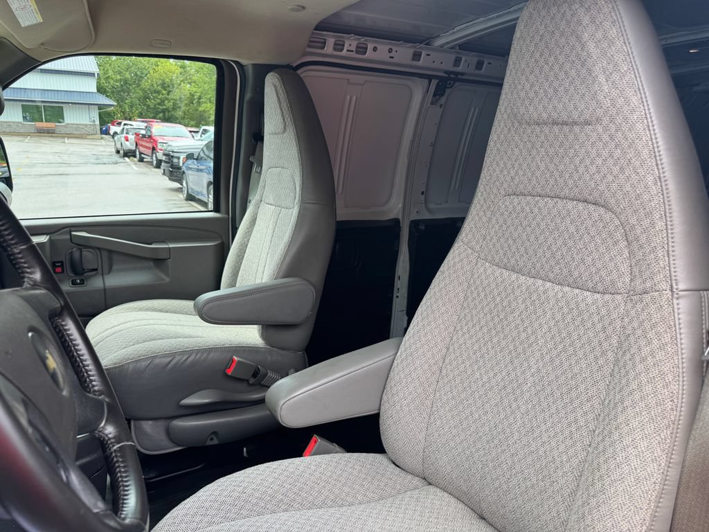 Used 2022 Chevrolet Express 3500 Extended RWD image 21