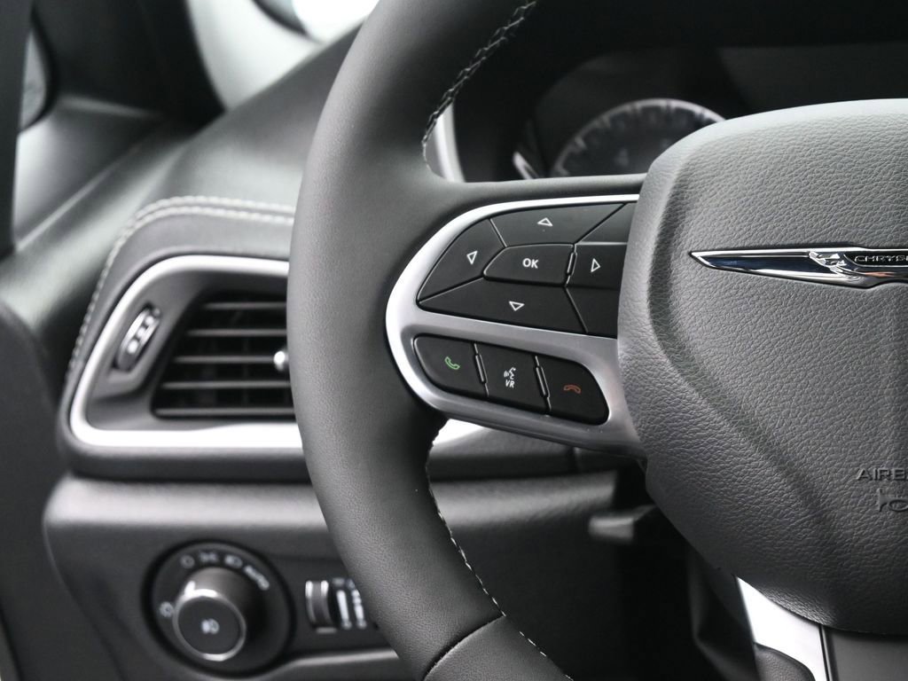 New 2026 Chrysler Pacifica Select image 30