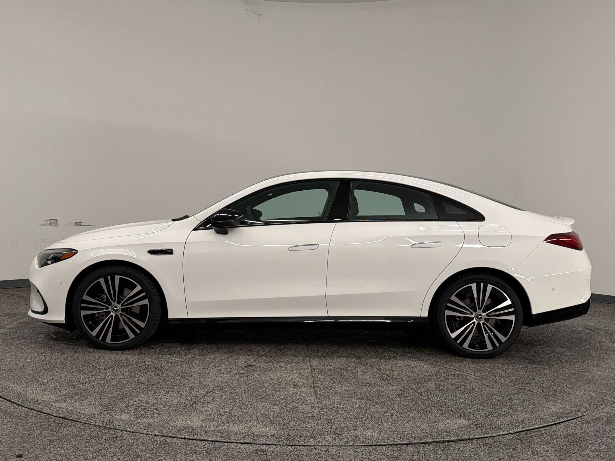 Used 2027 Mercedes-Benz CLA 220 image 2