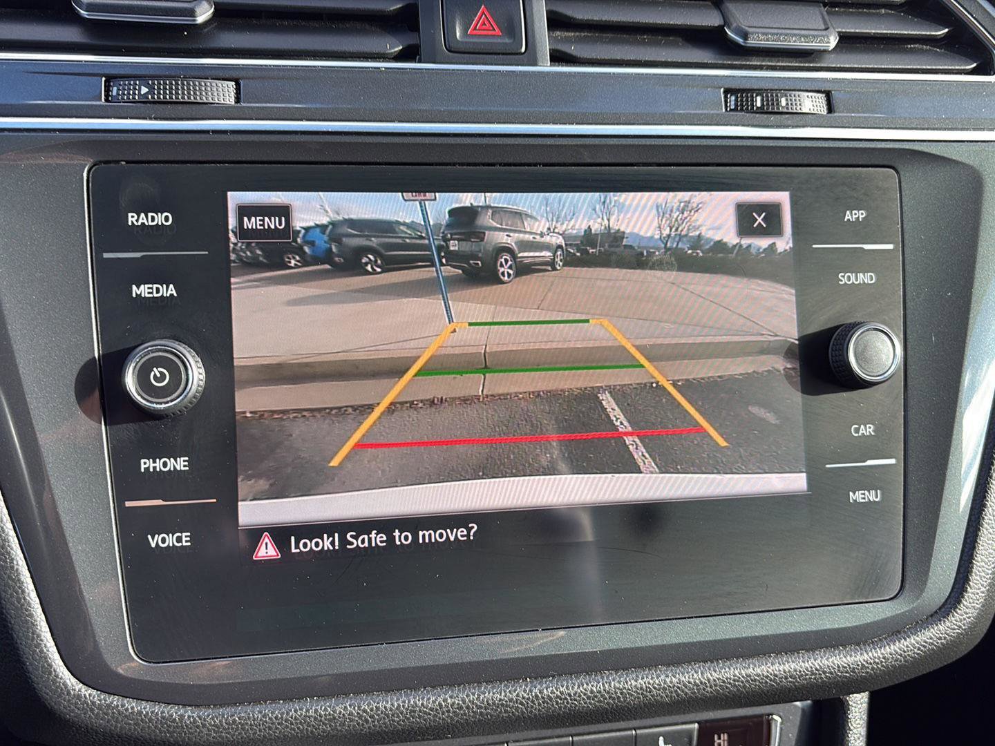 Used 2020 Volkswagen Tiguan SE image 19