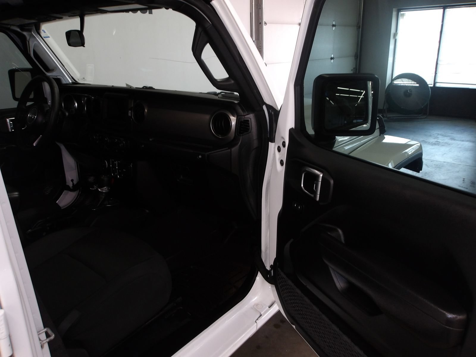 Used 2023 Jeep Gladiator Sport AWD/4WD image 14