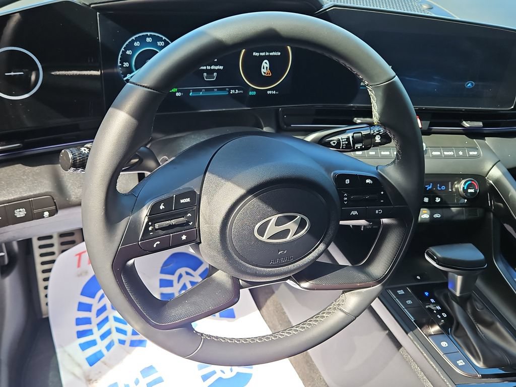 Used 2025 Hyundai Elantra SEL FWD image 13