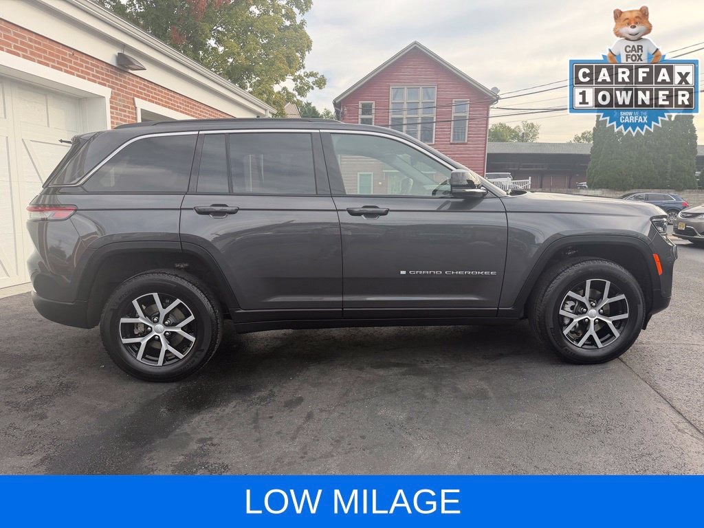 Used 2025 Jeep Grand Cherokee Limited w/ Luxury Tech Group II AWD/4WD image 4
