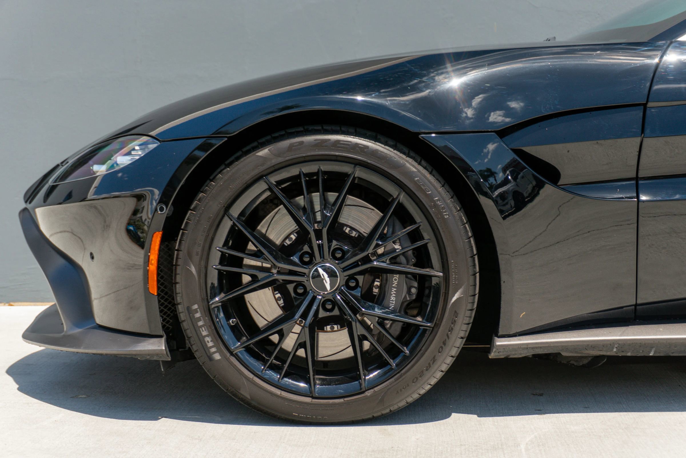 Used 2020 Aston Martin V8 Vantage Coupe image 17