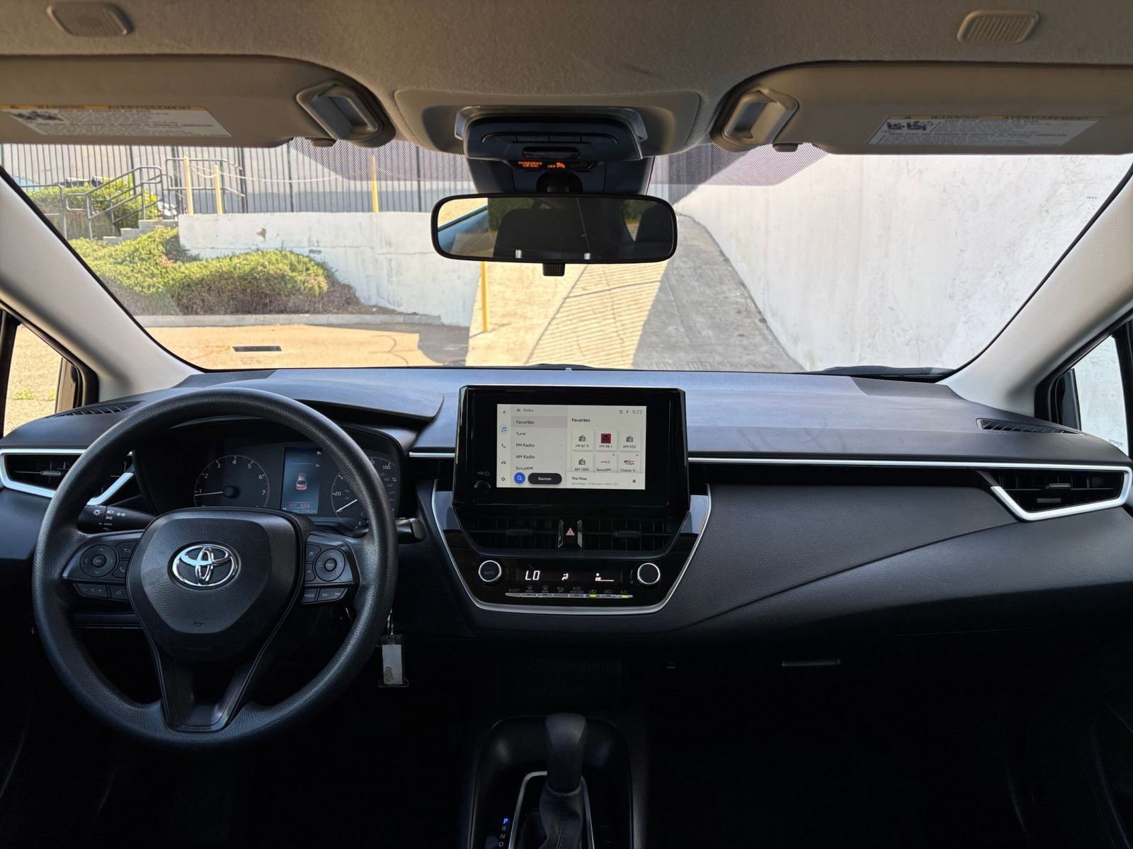 Used 2025 Toyota Corolla LE image 31