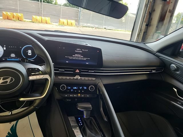 Used 2025 Hyundai Elantra SEL FWD image 12