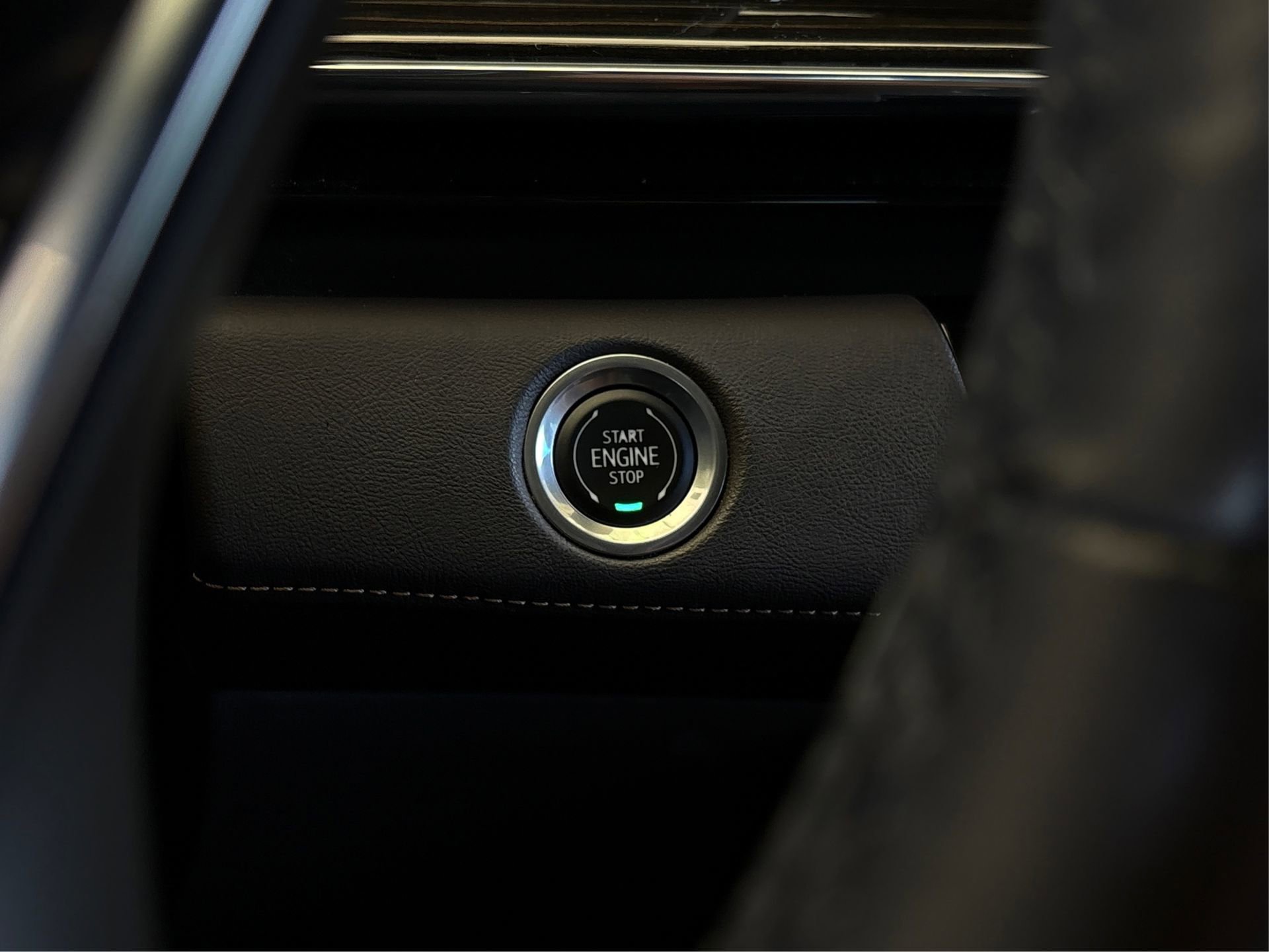 Used 2022 Cadillac Escalade ESV Premium Luxury image 26