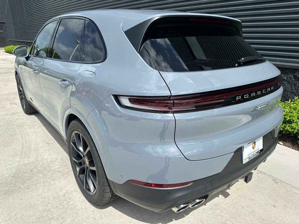 Certified 2025 Porsche Cayenne S AWD/4WD image 3