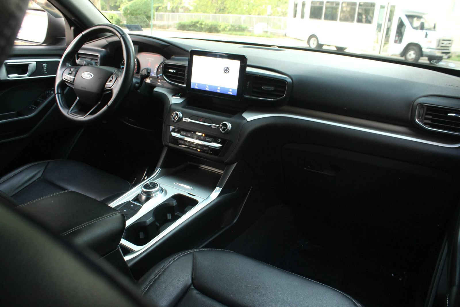 Used 2020 Ford Explorer XLT w/ Equipment Group 202A AWD/4WD image 23