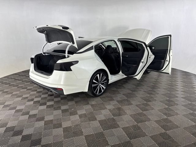 Used 2020 Nissan Altima 2.5 SR w/ Premium Package FWD image 17
