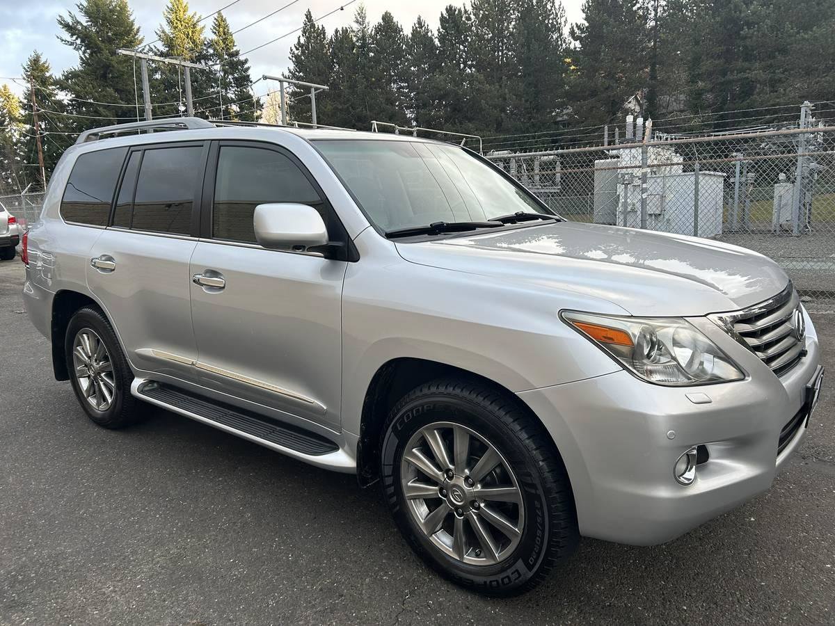Used 2010 Lexus LX 570 4WD image 4