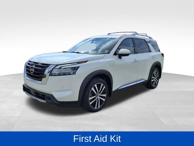 Used 2024 Nissan Pathfinder Platinum w/ Cargo Package AWD/4WD image 3