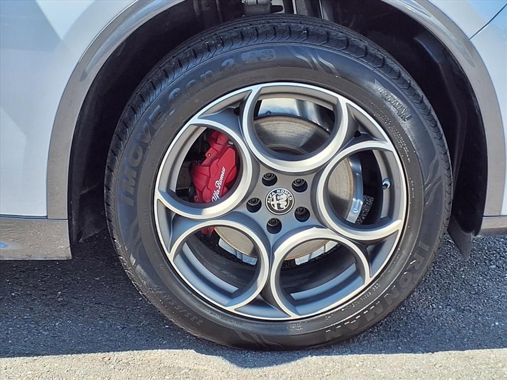 Used 2023 Alfa Romeo Stelvio Ti w/ Active Assist Plus Package AWD/4WD image 9