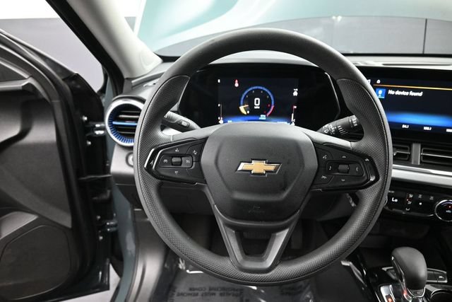 Used 2025 Chevrolet Trax LT FWD image 12