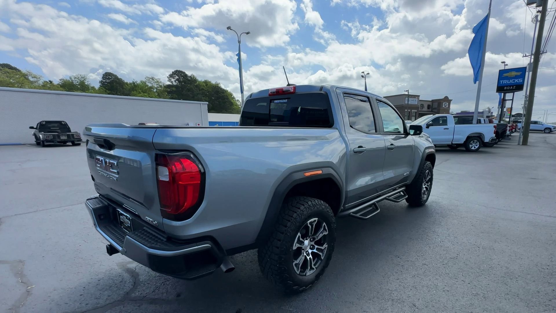 Used 2024 GMC Canyon AT4 w/ Technology Package AWD/4WD image 8