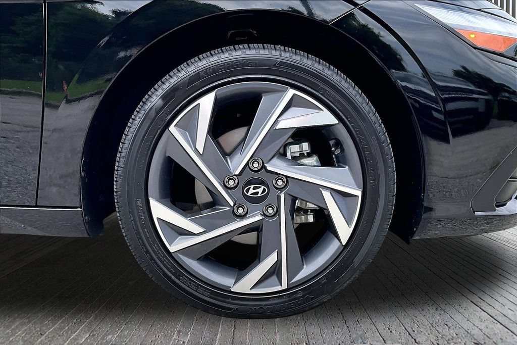 Certified 2025 Hyundai Elantra SEL FWD image 10