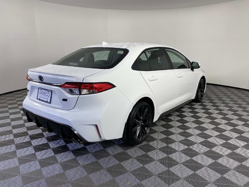 Used 2026 Toyota Corolla SE w/ SE Package FWD image 9