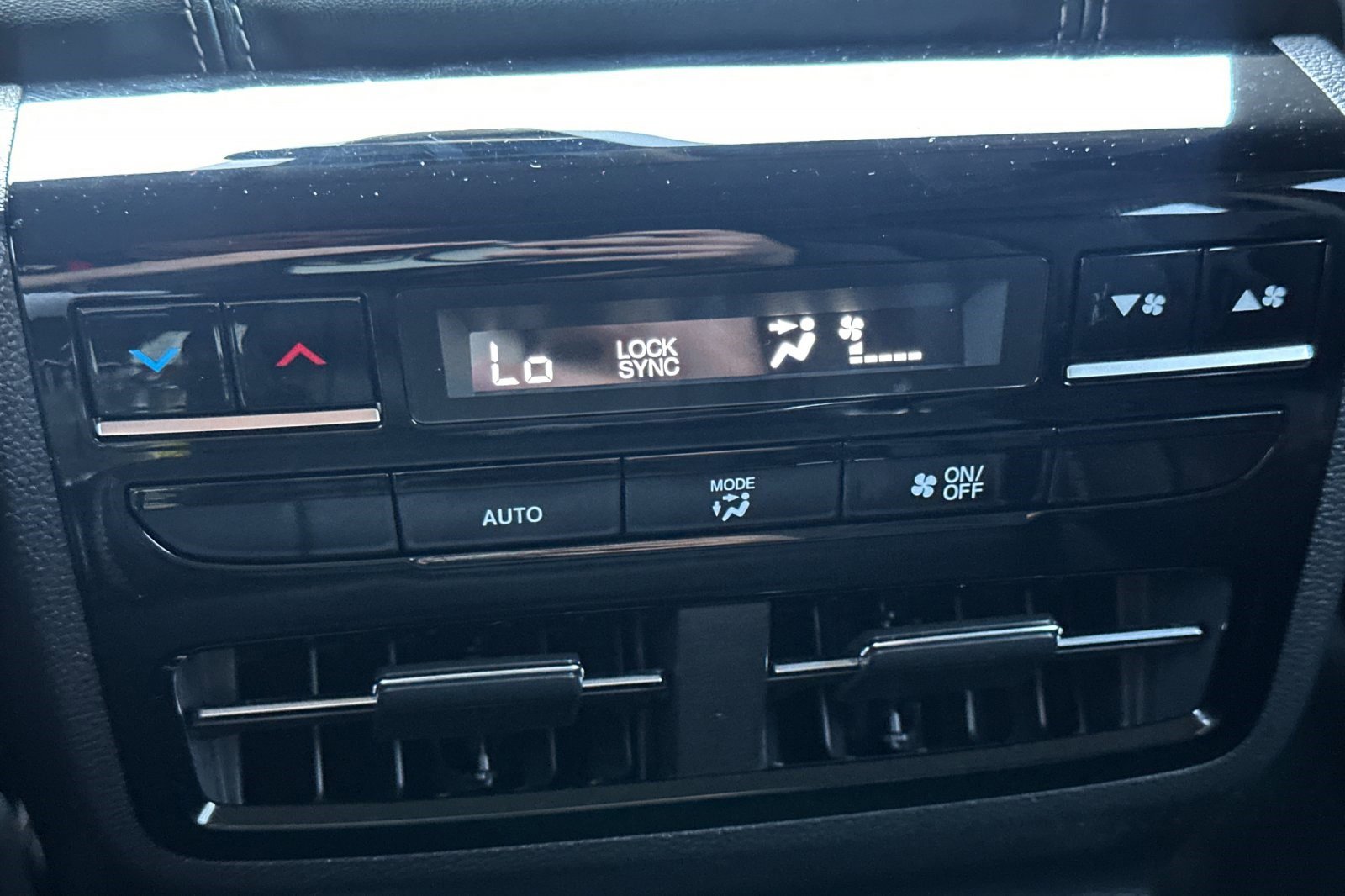 Certified 2025 Acura MDX FWD w/ Technology Package image 16