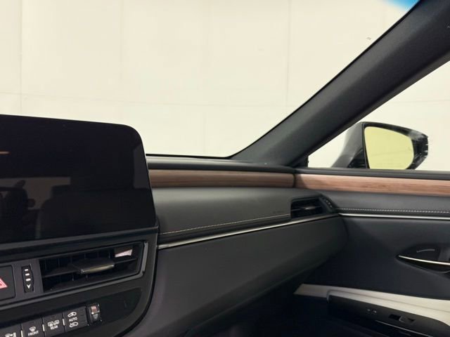 Used 2025 Lexus ES 300h w/ Premium Package image 14