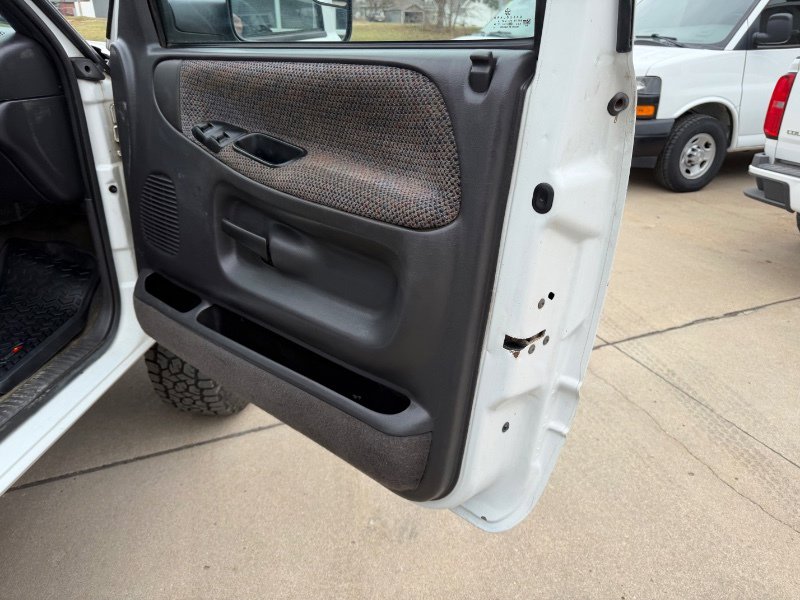 Used 2002 Dodge Ram 2500 Truck SLT image 14