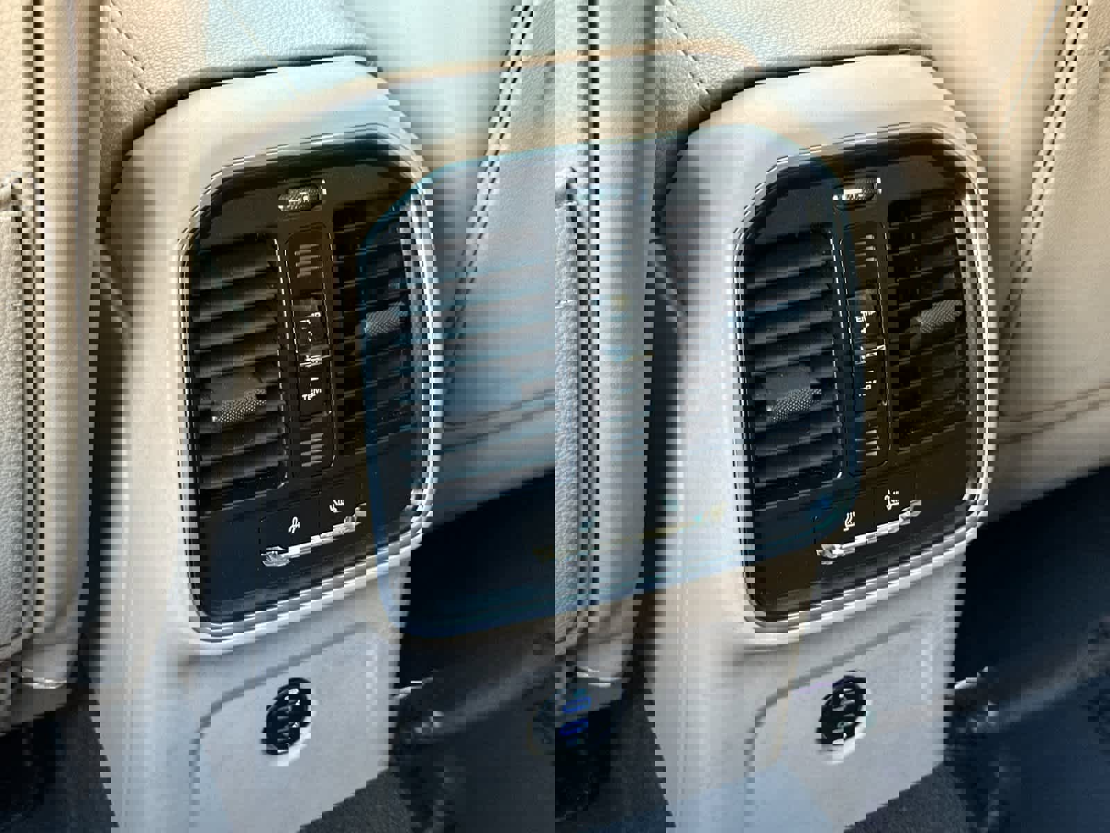 Used 2025 Porsche Macan image 14