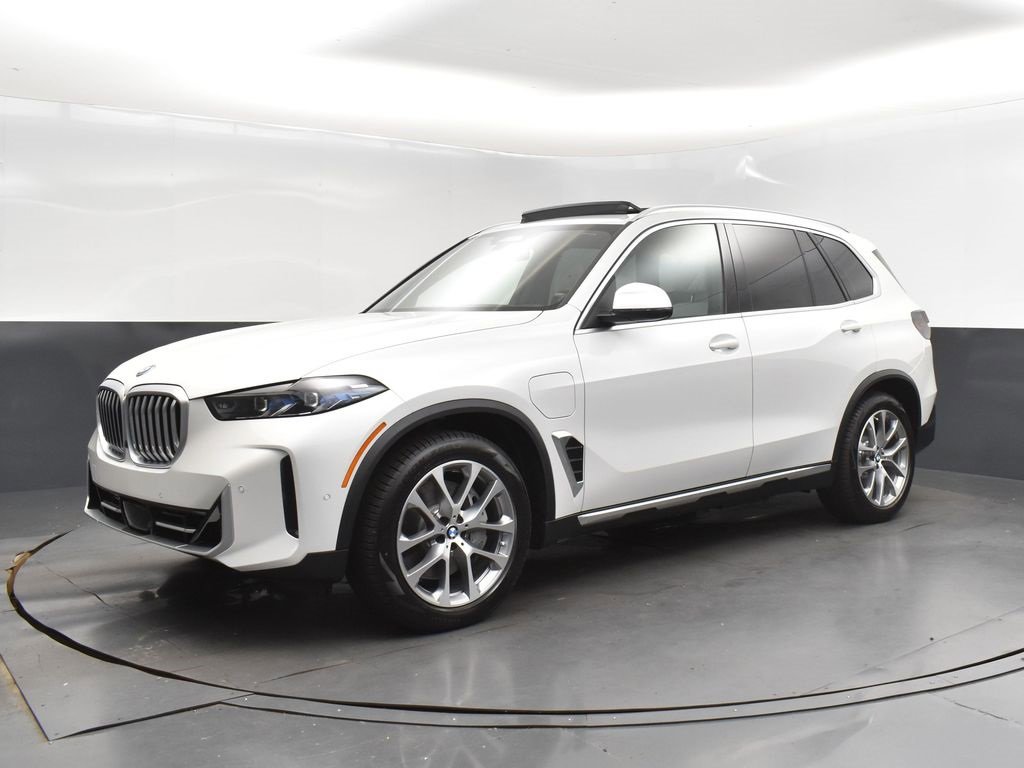 New 2026 BMW X5 xDrive50e image 3