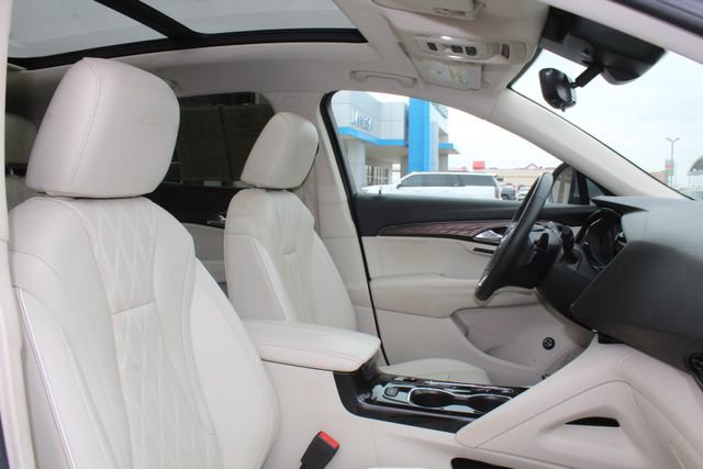 Used 2022 Buick Envision Avenir w/ Technology Package II FWD image 16