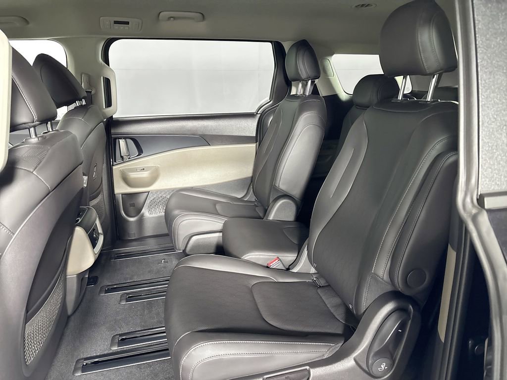 New 2026 Kia Carnival FWD image 19