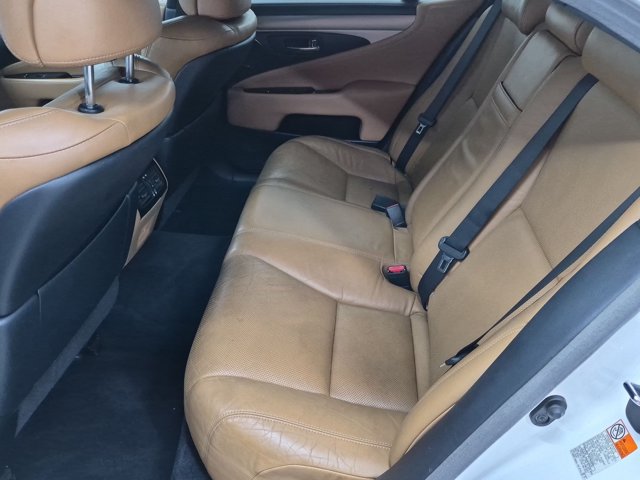 Used 2016 Lexus LS 460 w/ F Sport Package RWD image 19