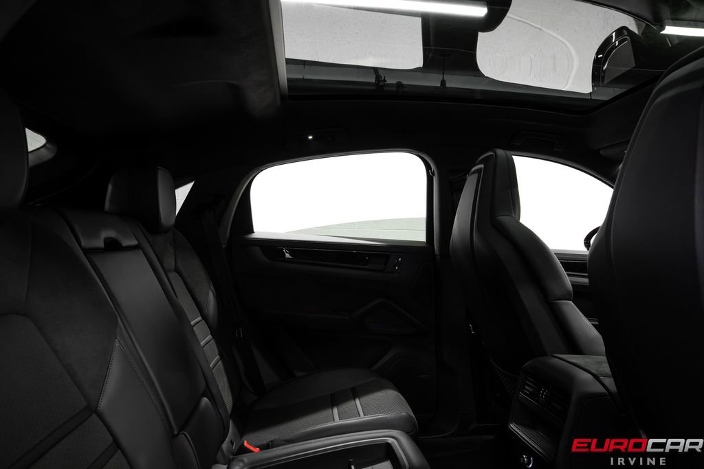 Used 2025 Porsche Cayenne GTS image 34