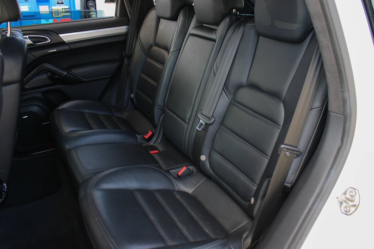 Used 2015 Porsche Cayenne Turbo AWD/4WD image 19