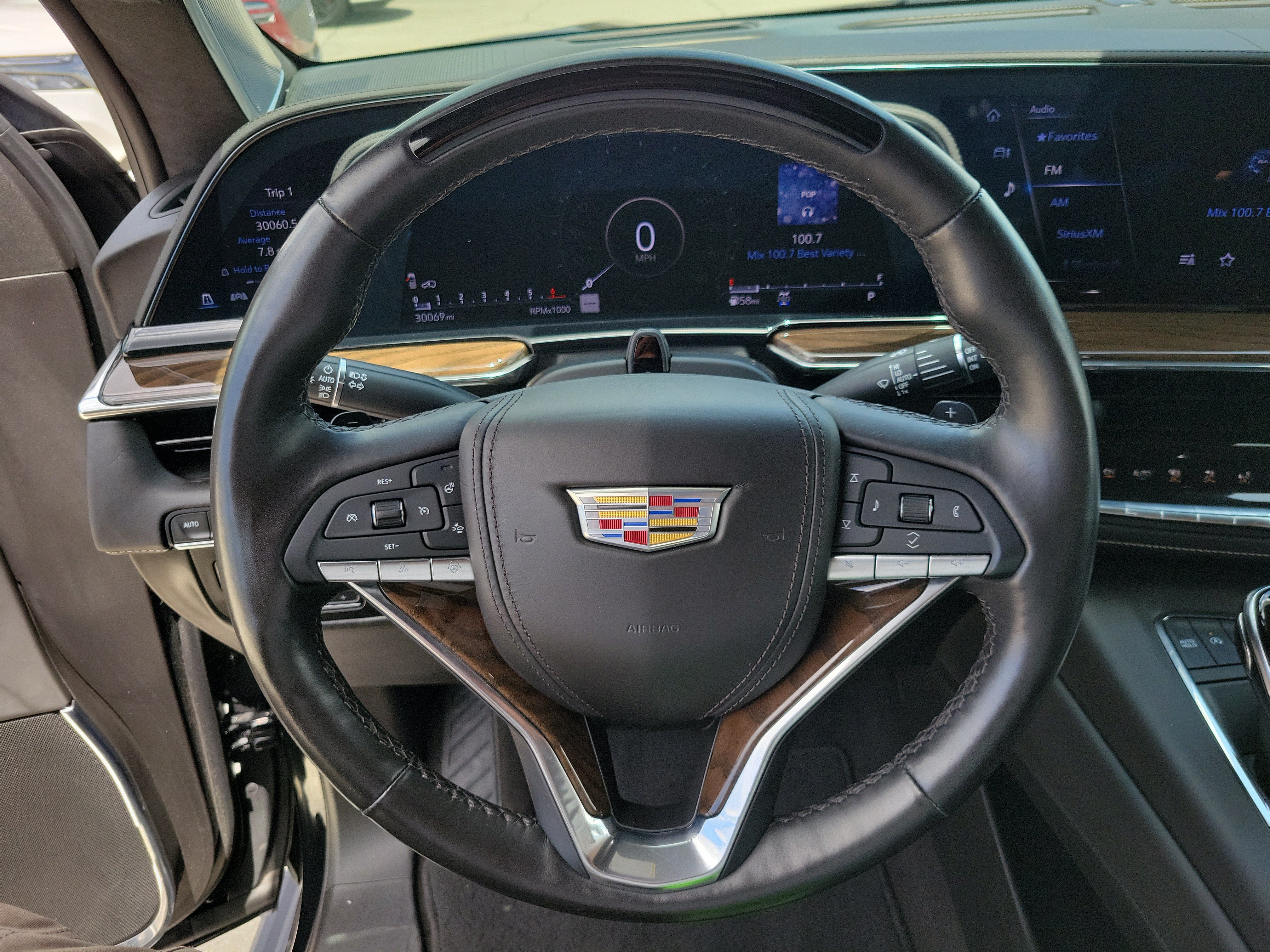 Certified 2024 Cadillac Escalade ESV Premium Luxury Platinum AWD/4WD image 31