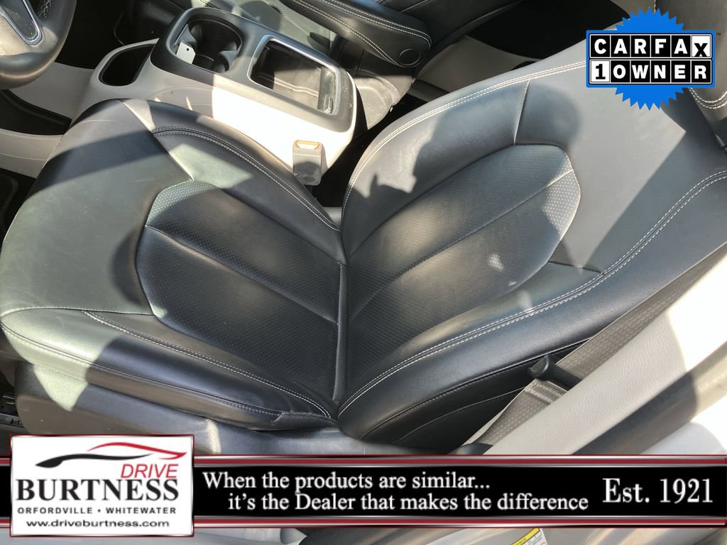 Used 2024 Chrysler Pacifica Touring-L FWD image 27