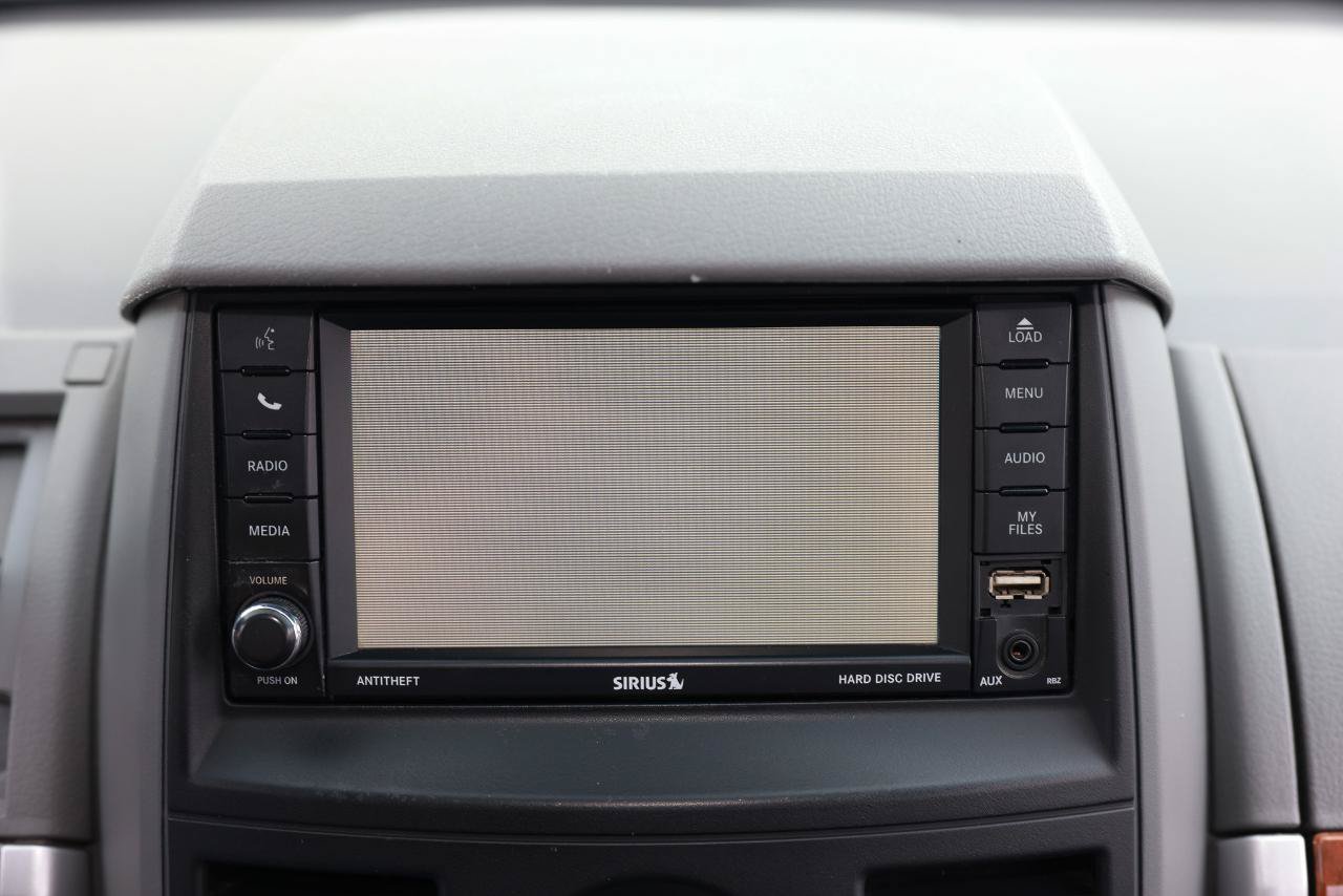 Used 2008 Chrysler Town & Country Touring w/ Entertainment Group #2 FWD image 38