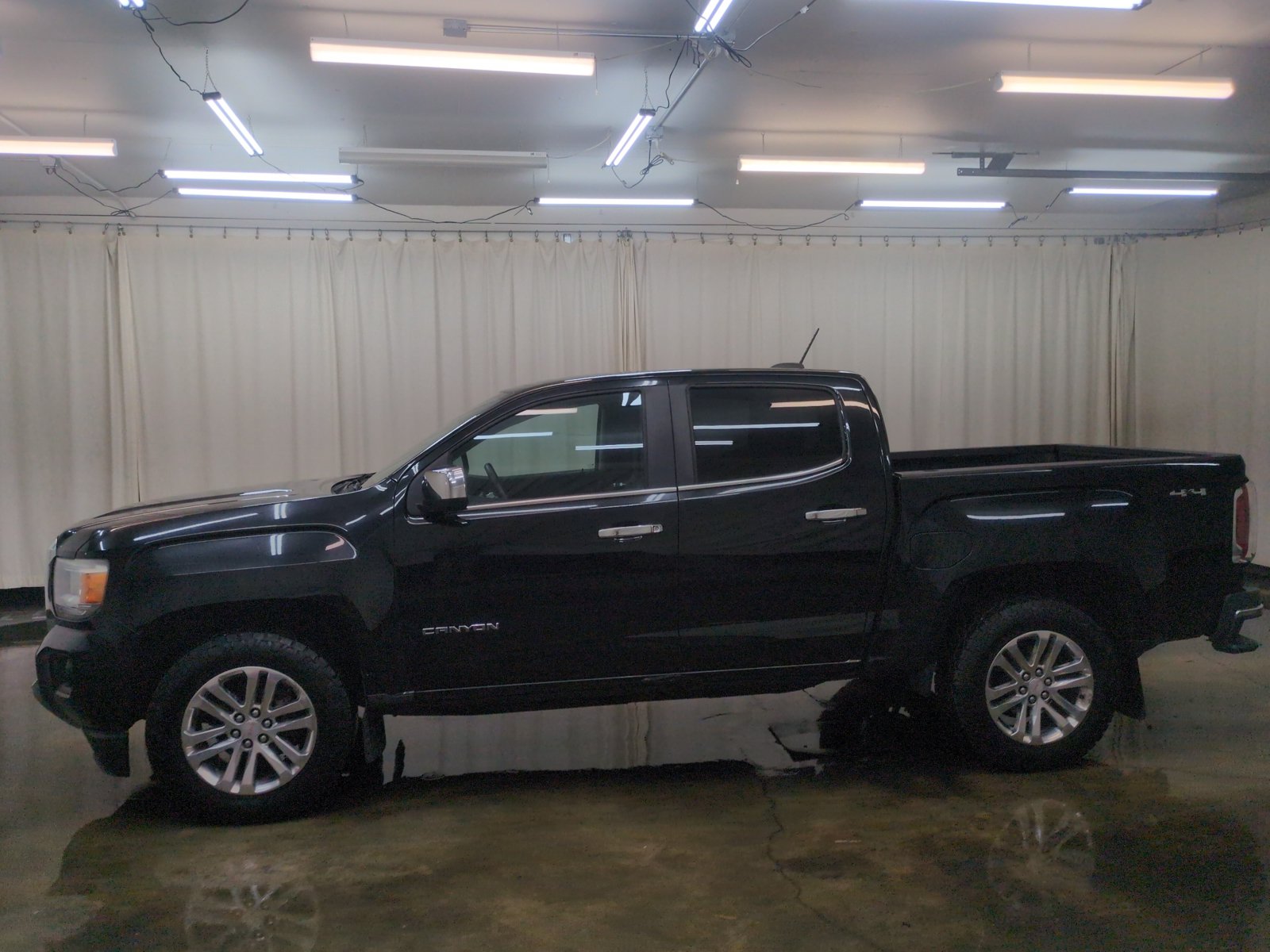 Used 2016 GMC Canyon SLT w/ Driver Alert Package AWD/4WD image 9
