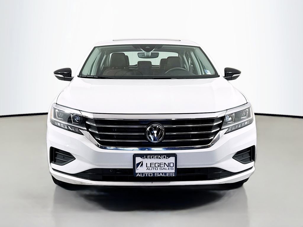 Used 2022 Volkswagen Passat 2.0T FWD image 2