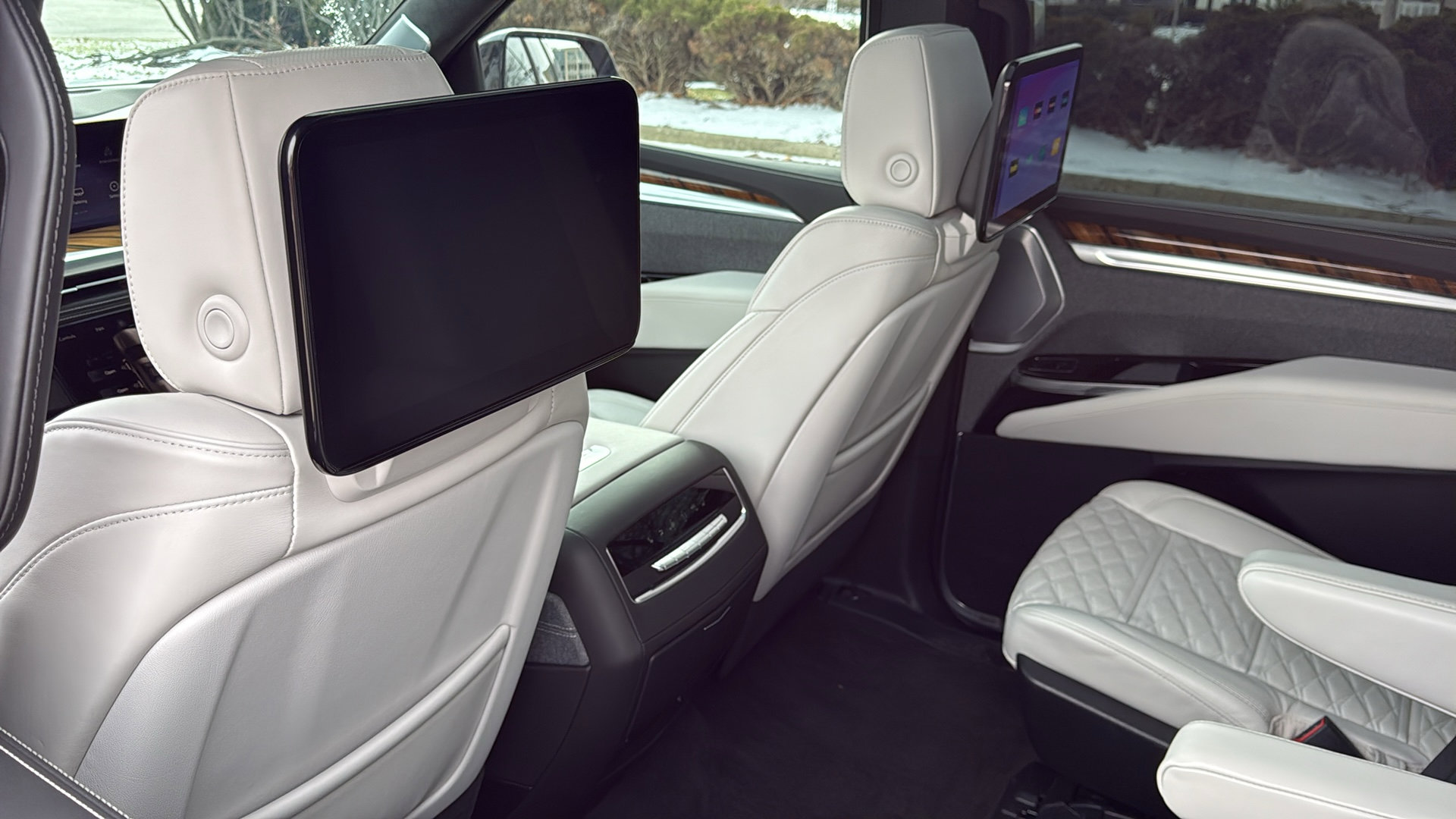 Certified 2025 Cadillac Escalade ESV Sport Platinum image 31