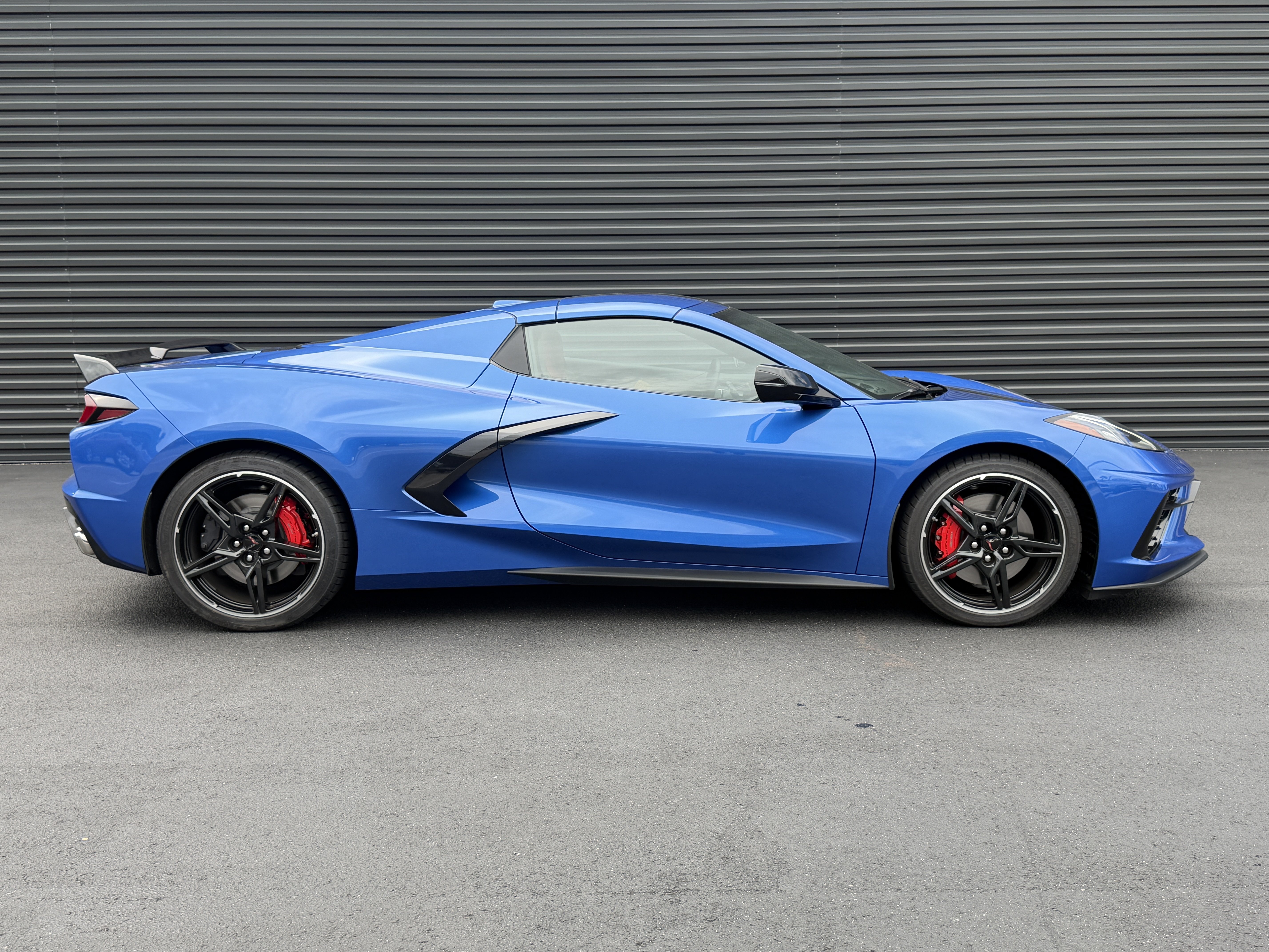 Used 2021 Chevrolet Corvette Stingray Convertible w/ Z51 Performance Package RWD image 8