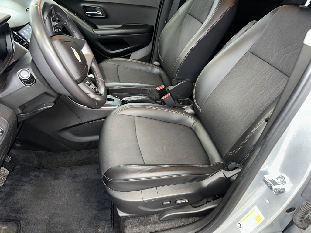 Certified 2022 Chevrolet Trax LT w/ Driver Confidence Package image 5