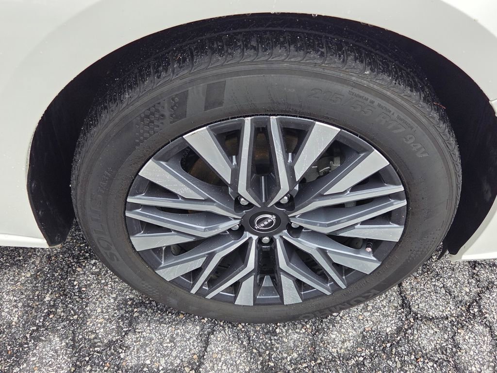 Used 2025 Nissan Altima 2.5 SV image 16