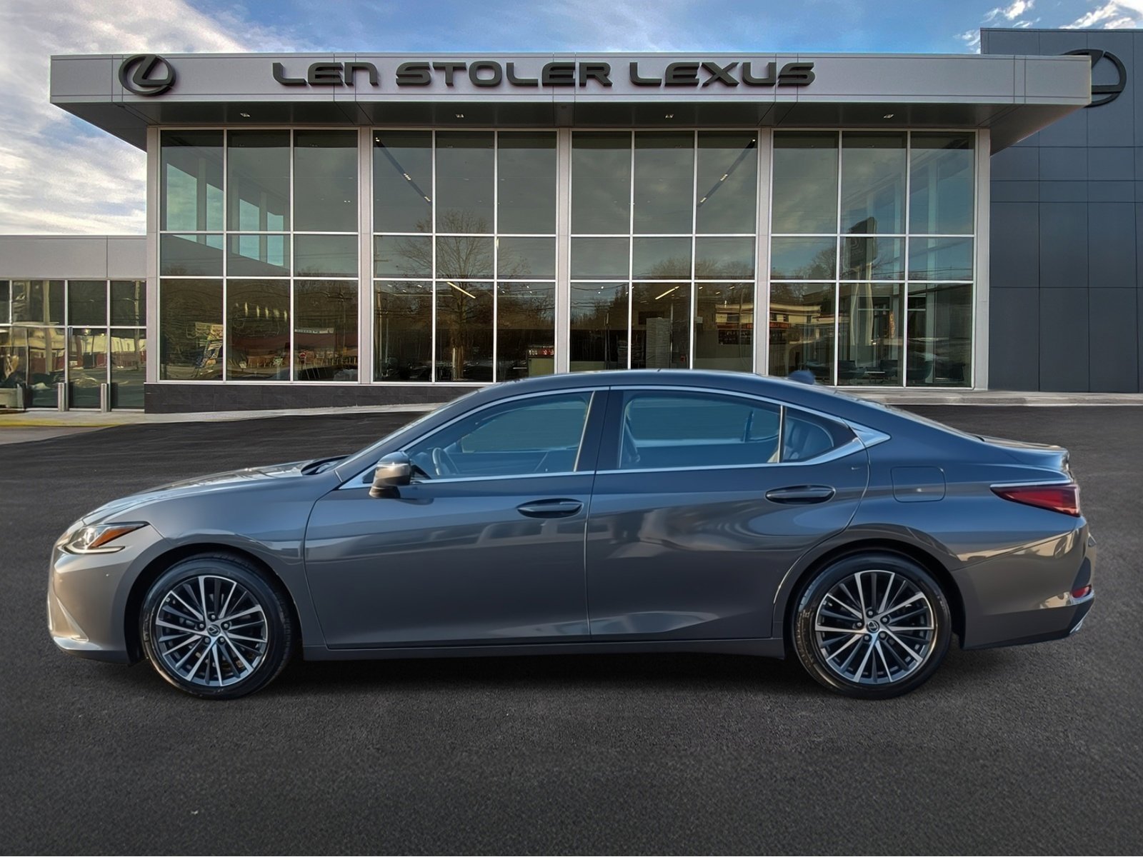 Certified 2022 Lexus ES 350 w/ Premium Package image 6