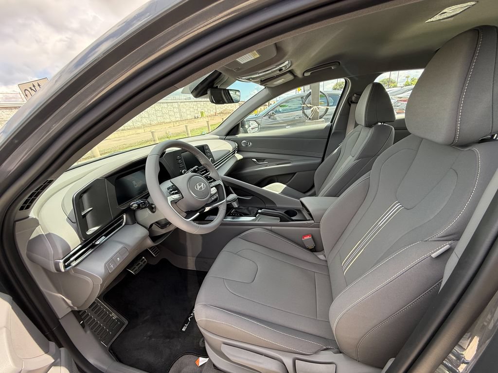Used 2026 Hyundai Elantra SEL Sport Premium FWD image 9