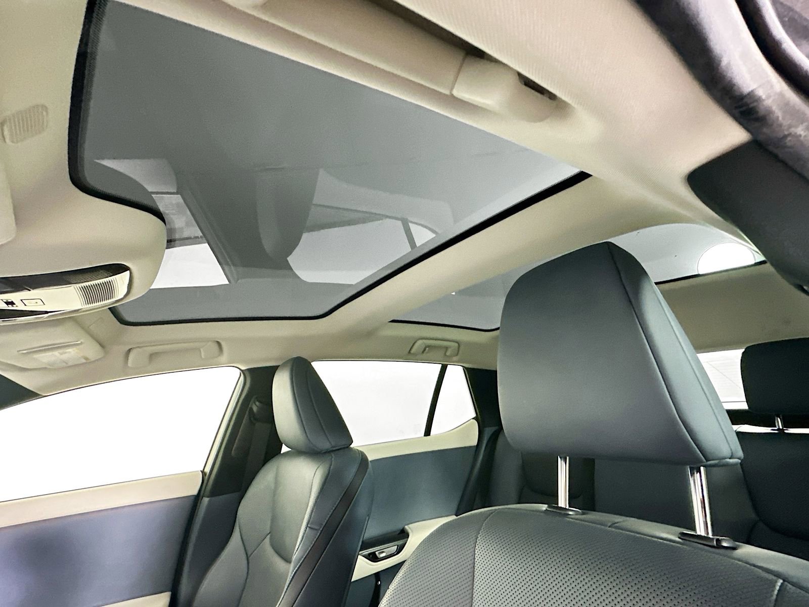 Used 2023 Lexus RZ 450e Premium w/ Technology Package image 22